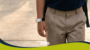 Niños seguros en el regreso a clases con identificación de emergencia